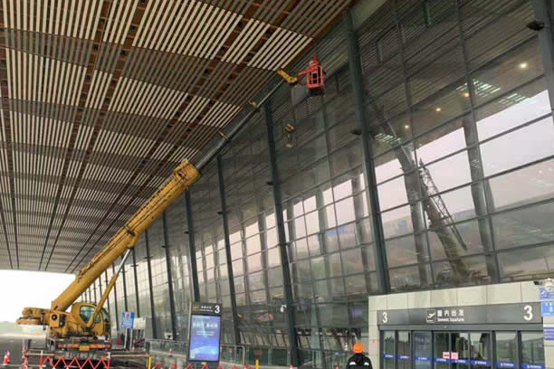 端州玻璃幕墙维护和保养